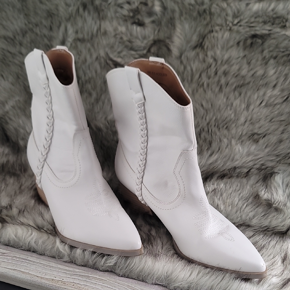 DV Dolce Vita Boots Womens 9.5 Koolson Western Cowboy White Faux Leather Pointed - Picture 7 of 16